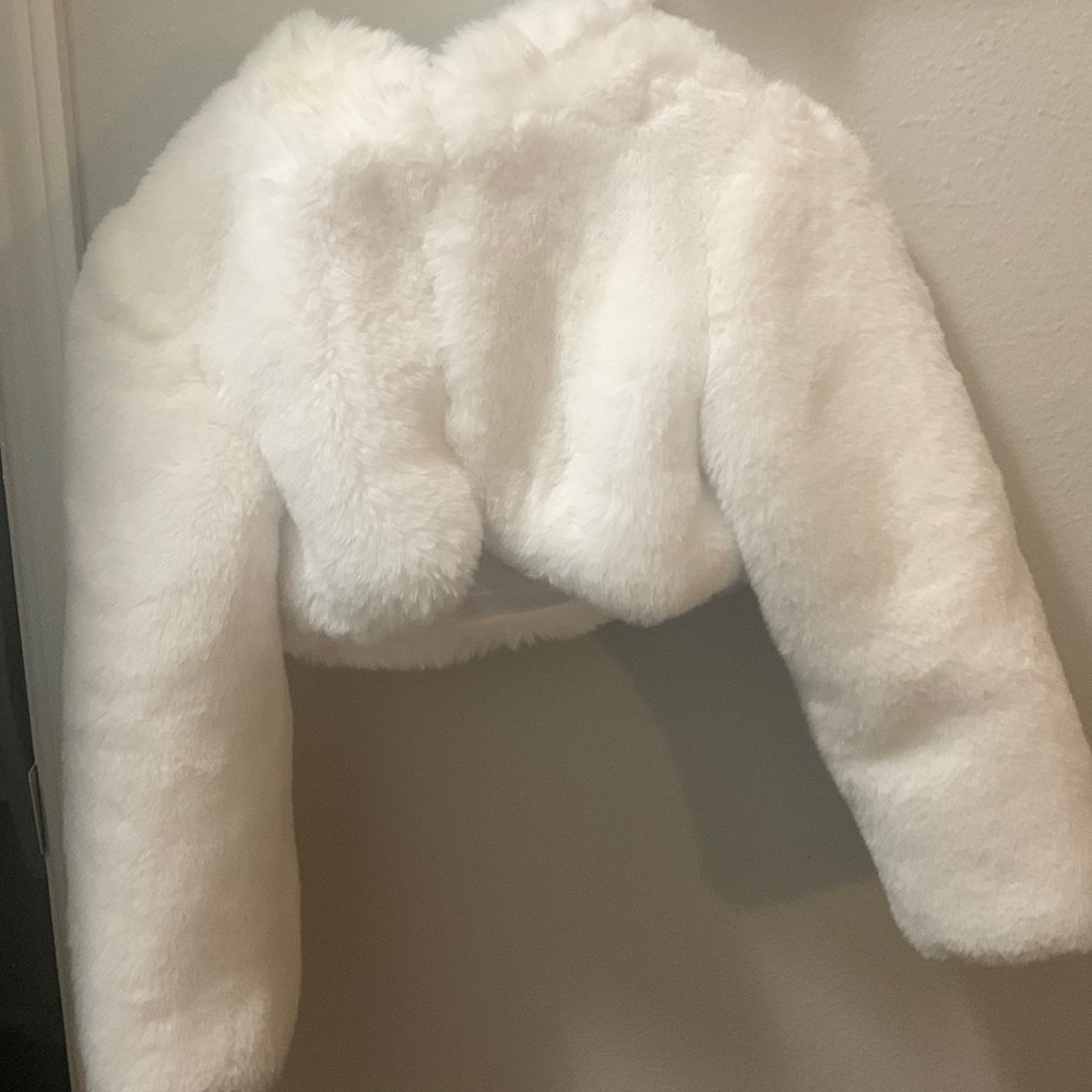 ekidsbridal Faux Fur Cape Princess Flower Girl Jacket Cozy Cover-Up Coat